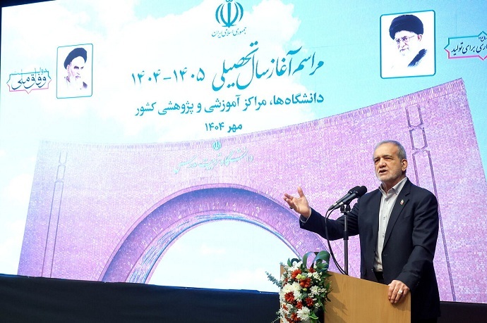 اگر نخبگان به میدان بیایند دشمن هیچ غلطی نمی تواند بکند